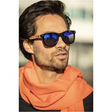 Logotrade Firmengeschenke das Foto: Hiru verspiegelte polarisierte Sonnenbrille aus rPET/Holz in Geschenkbox