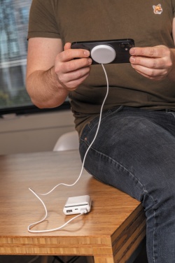 Logotrade Logogeschenke das Foto: 5W magnetischer Wireless Charger