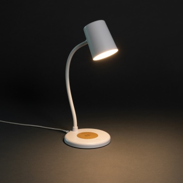 Logotrade Werbeartikel das Foto: Zenara 15W Schreibtischlampe aus RCS rec. Plastik & Kork