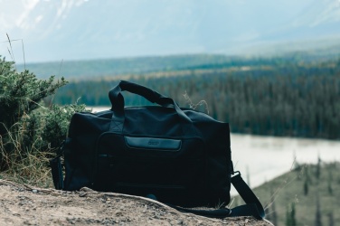 Logotrade Firmengeschenke das Foto: Swiss Peak AWARE™ RPET Voyager Wochenendtasche