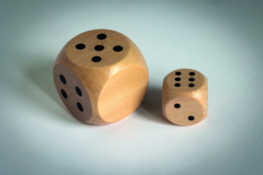 Logotrade Firmengeschenke das Foto: Spielwürfel Schima-Holz Ø 3cm