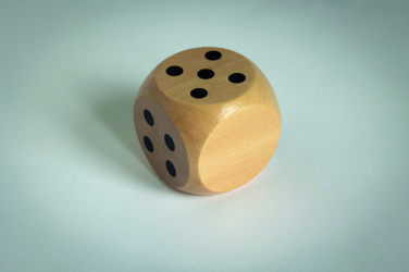 Logotrade Firmengeschenke das Foto: Spielwürfel Schima-Holz Ø 5cm