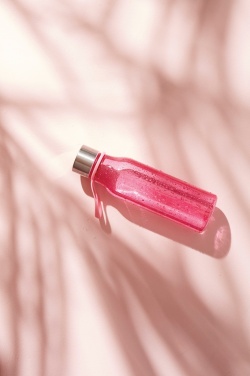 Logo trade firmakingitused foto: VINGA Lean tritaanist veepudel