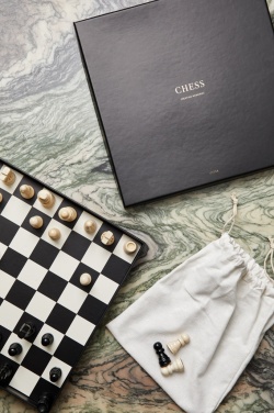 Logotrade reklaamkingituse foto: VINGA Chess kohvilauamäng