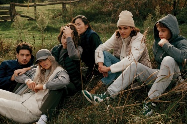 Logotrade firmakingituse foto: Iqoniq Meru naiste taaskasutatud polüestrist vest