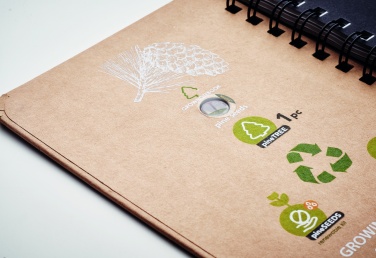 Logotrade ärikingid pilt: A5 männipuu GROWNOTEBOOK™