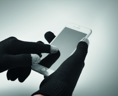 Logo trade firmakingituse pilt: Talvekomplekt taaskasutatud materjalist, kindad, müts ja sall