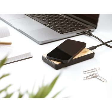 Logotrade ärikingituse foto: Boru Bamboo RCS taaskasutatud ABS Powerbanki juhtmeta laadija