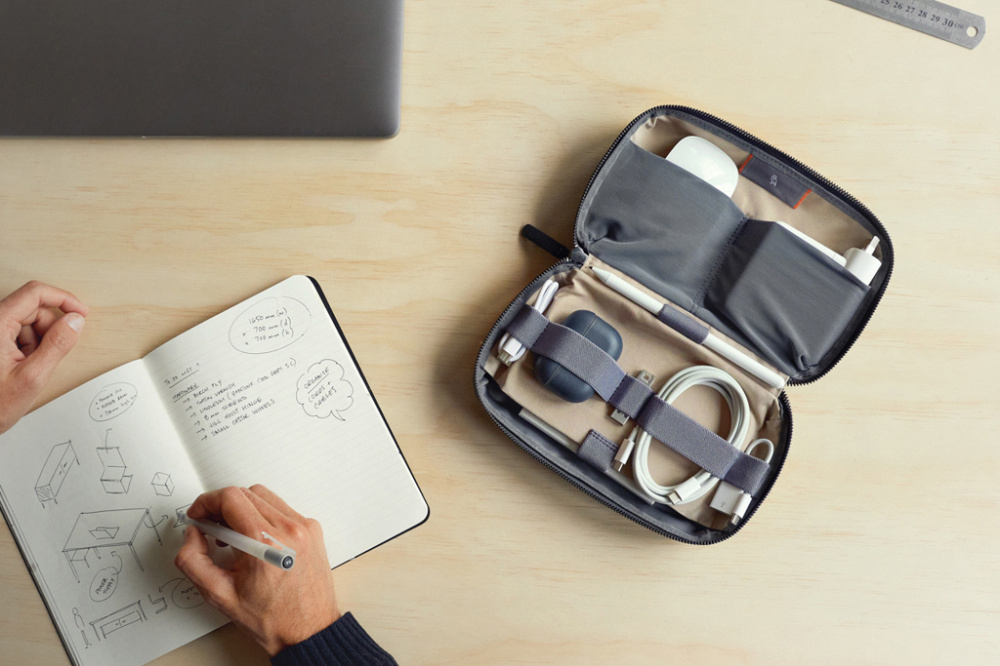 Logotrade ärikingi foto: Bellroy komplekt tehnika tarvikute hoiustamiseks