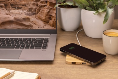 Logotrade mainoslahja ja liikelahja kuva: 10W bambuinen langaton laturi USB:llä