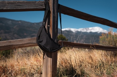 Logotrade liikelahjat mainoslahjat tuotekuva: Crescent AWARE™ RPET puolikuun muotoinen crossbody -laukku