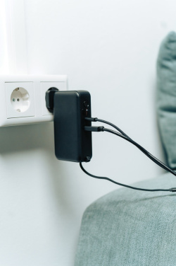 Logo trade liikelahjat mainoslahjat kuva: Urban Vitamin Eureka RCS 65 W hybridilaturi ja virtapankki