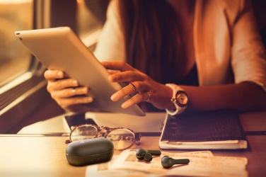 Logotrade firminės dovanos nuotrauka: Motorola IPX5 TWS MOTO pumpurai 85