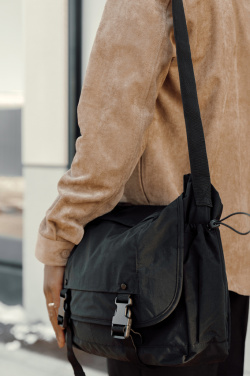 Logotrade korporatīvās dāvanas foto: KENTO URBAN RCS pārstrādāta neilona 15,6 collu kurjera soma