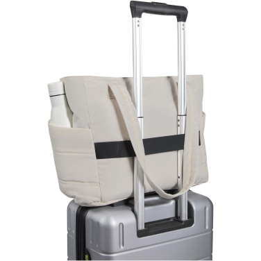 Логотрейд бизнес-подарки картинка: Спортивная сумка Puffer для ноутбука с диагональю экрана 15,6 дюйма, изготовленная из переработанных материалов согласно стандарту GRS, объемом 18 л