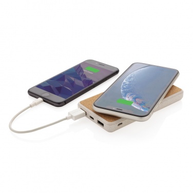 Logotrade profilprodukter bild: Kork och vete 8.000 mAh powerbank med 5W trådlös laddning