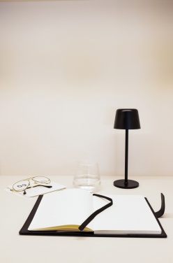 Logotrade reklamprodukter bild: Zenic RCS återvunnen plast USB laddningsbar bordslampa
