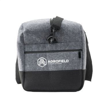 Logotrade kampanjprodukter bild: Feltro GRS RPET Weekend Bag resväska